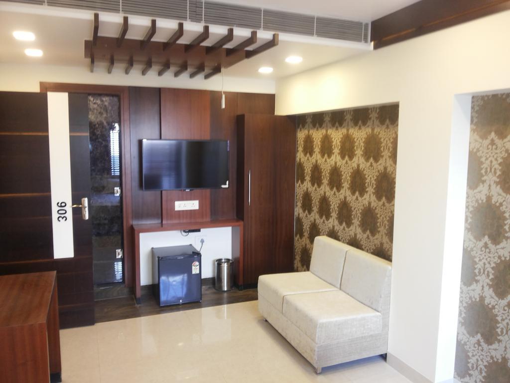 Hotel Sangat Plaza Bhopal Bagian luar foto