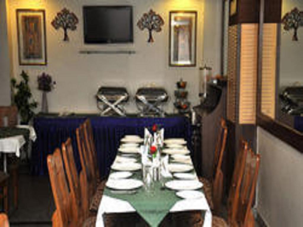 Hotel Sangat Plaza Bhopal Bagian luar foto