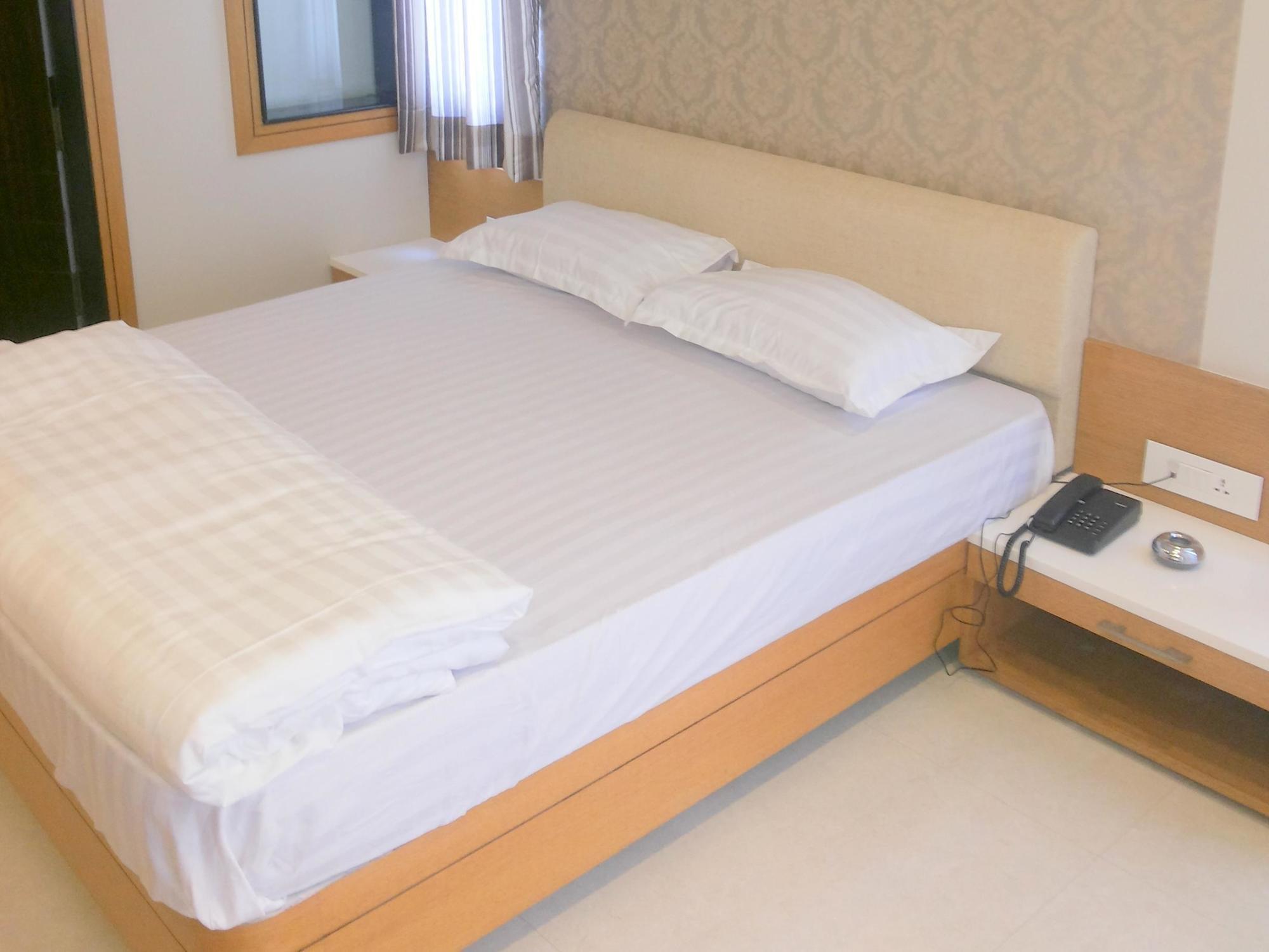 Hotel Sangat Plaza Bhopal Bagian luar foto